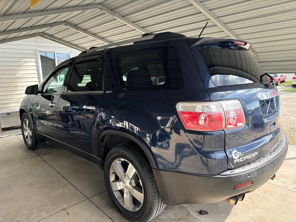 2011 GMC Acadia Image 2