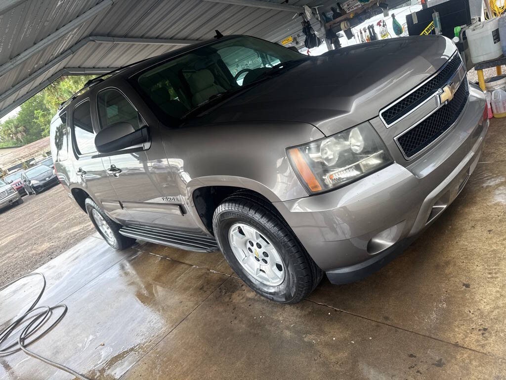 2011 Chevrolet Tahoe Image 2