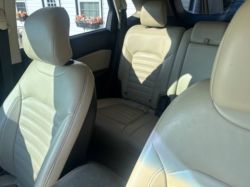 2017 Ford Edge Image 8