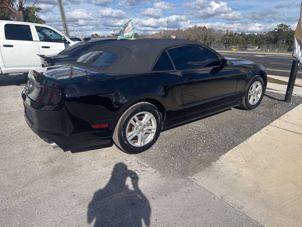 2013 Ford Mustang Image 1