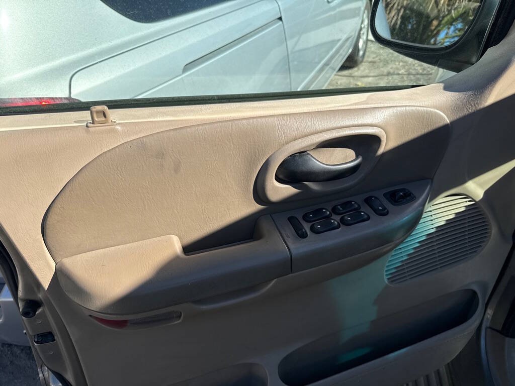 2001 Ford F-150 Image 4