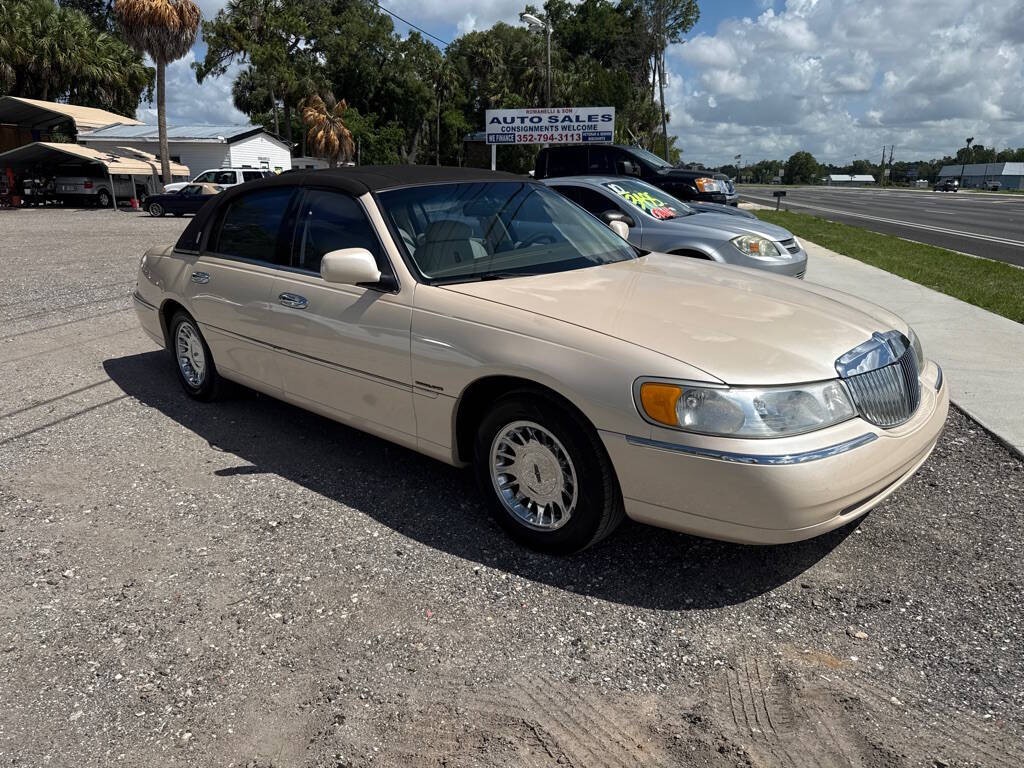 1998 Lincoln Town Car Image 3