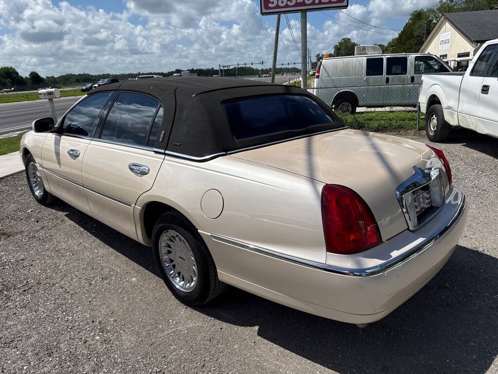 1998 Lincoln Town Car Image 6