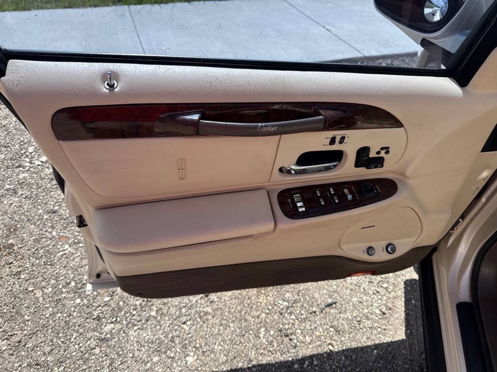 1998 Lincoln Town Car Image 8