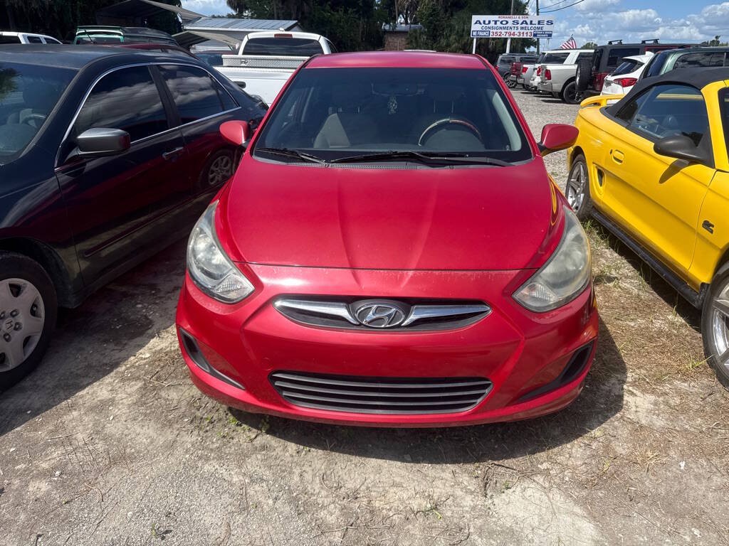 2012 Hyundai Accent Image 2