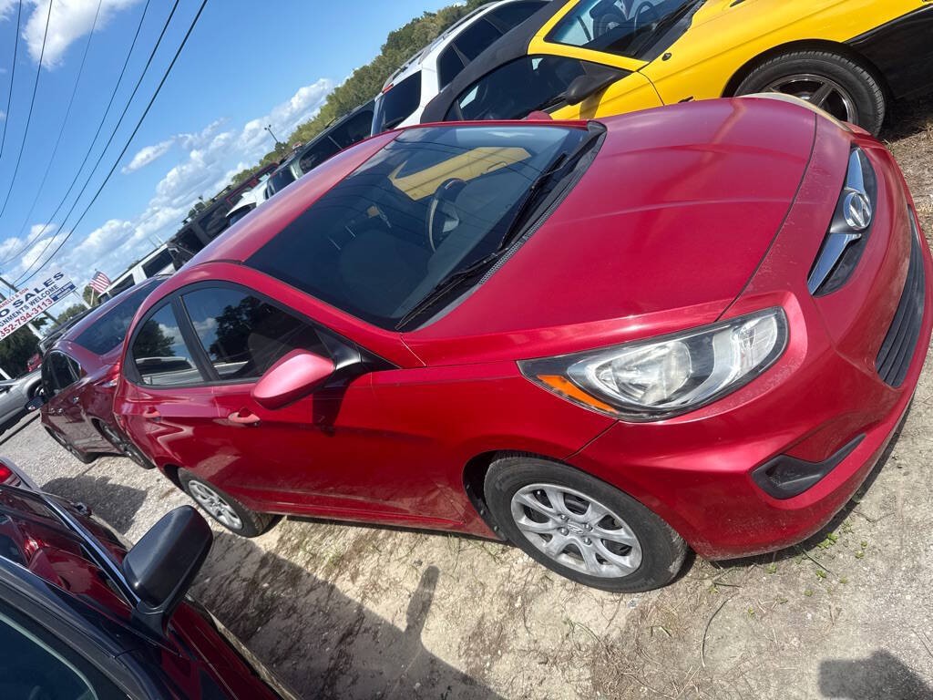 2012 Hyundai Accent Image 3