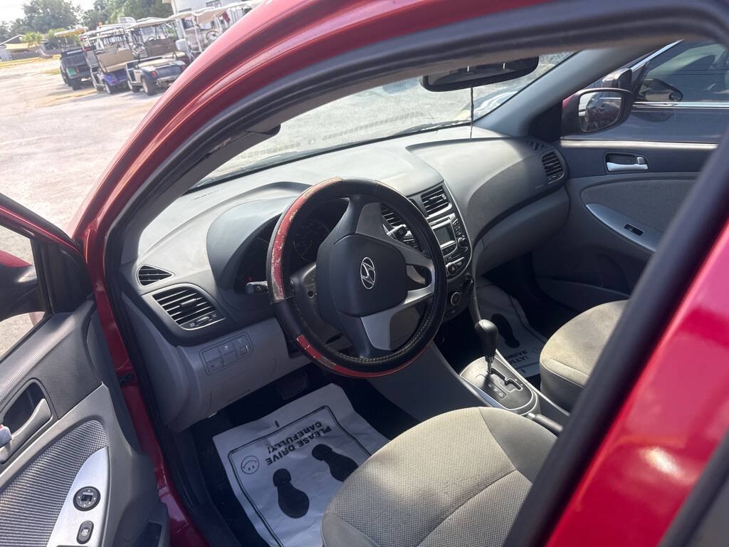 2012 Hyundai Accent Image 6