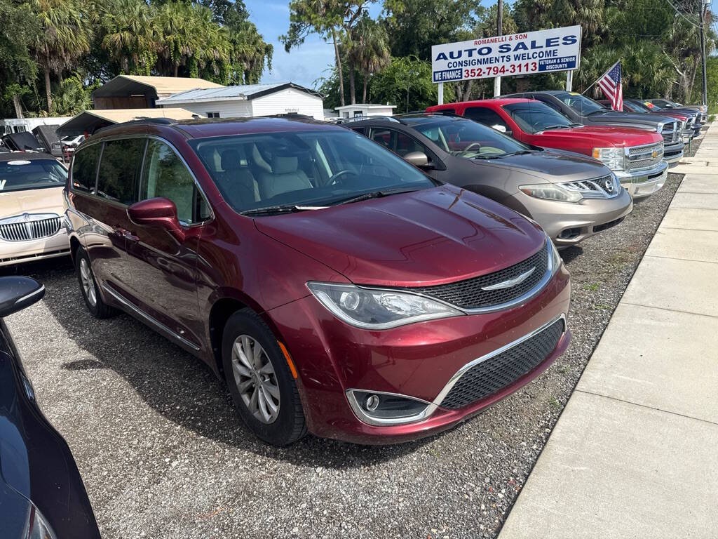 2017 Chrysler Pacifica Image 2