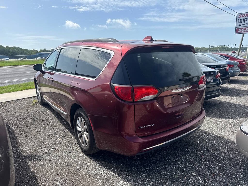 2017 Chrysler Pacifica Image 4