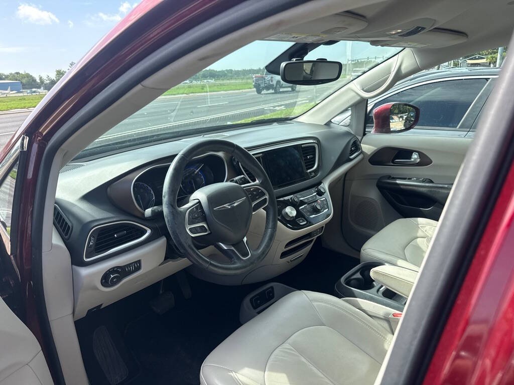 2017 Chrysler Pacifica Image 5