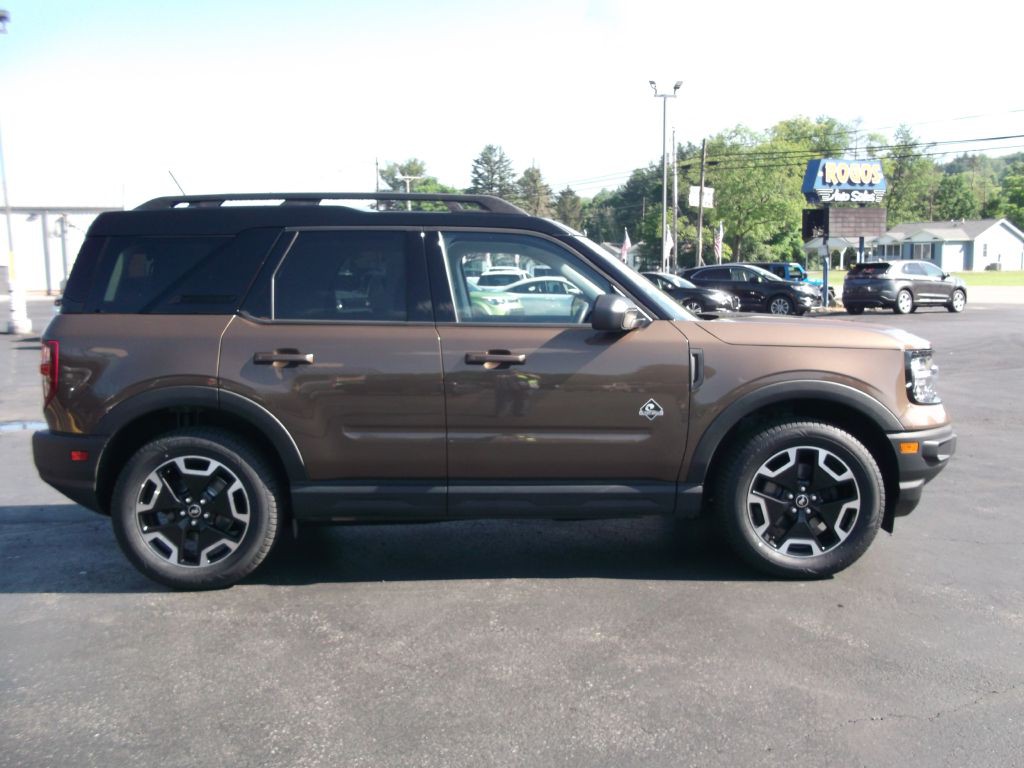 2022 Ford Bronco Image 3