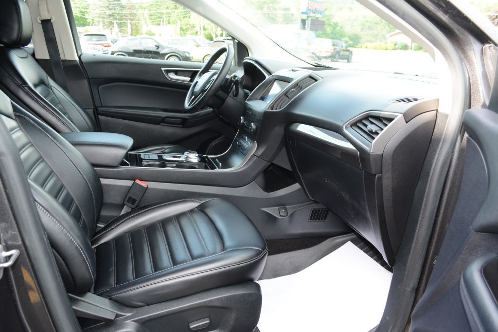 2020 Ford Edge Image 4