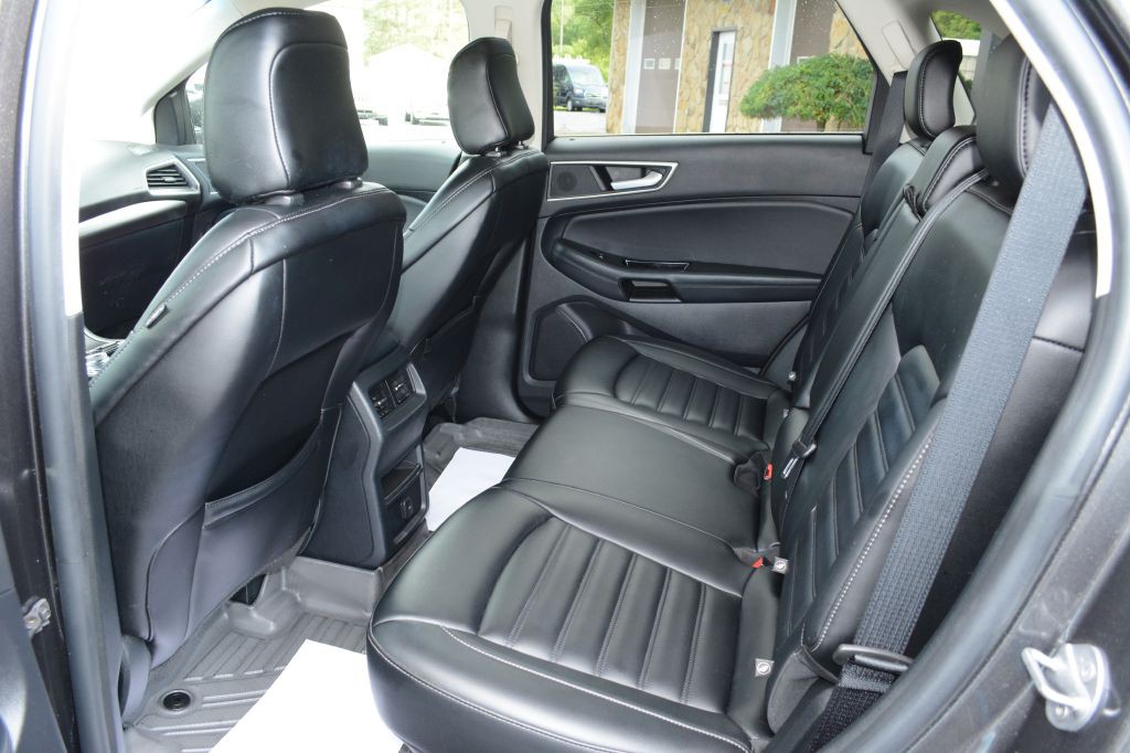 2020 Ford Edge Image 8