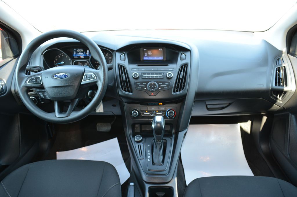 2016 Ford Focus Image 11