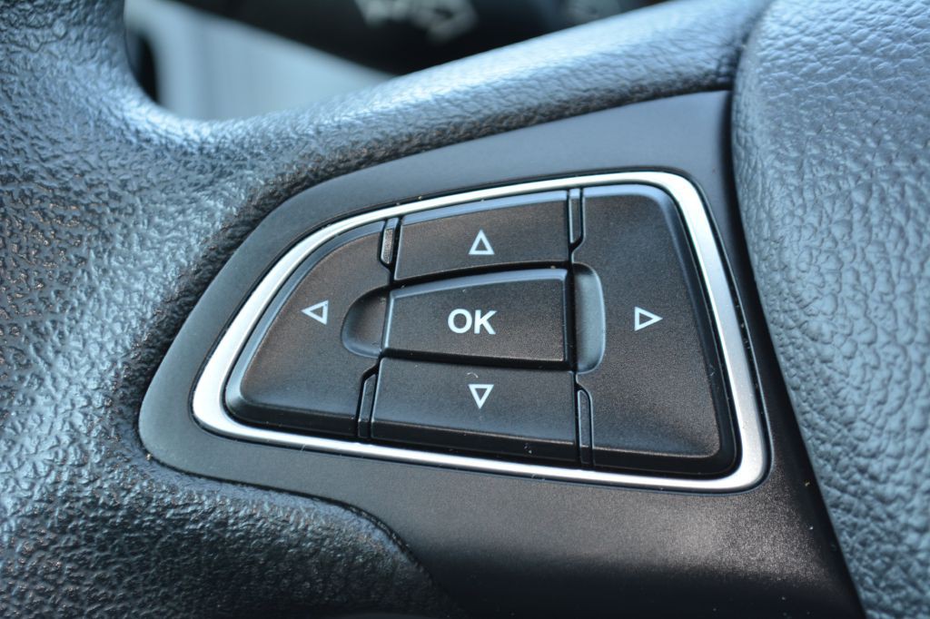 2016 Ford Focus Image 16
