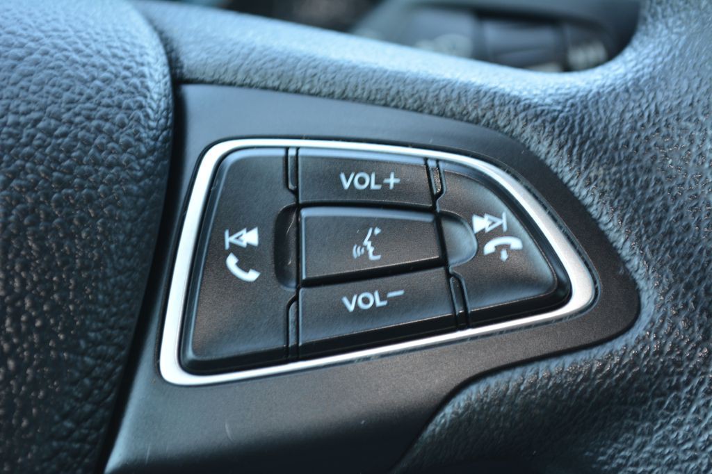 2016 Ford Focus Image 17