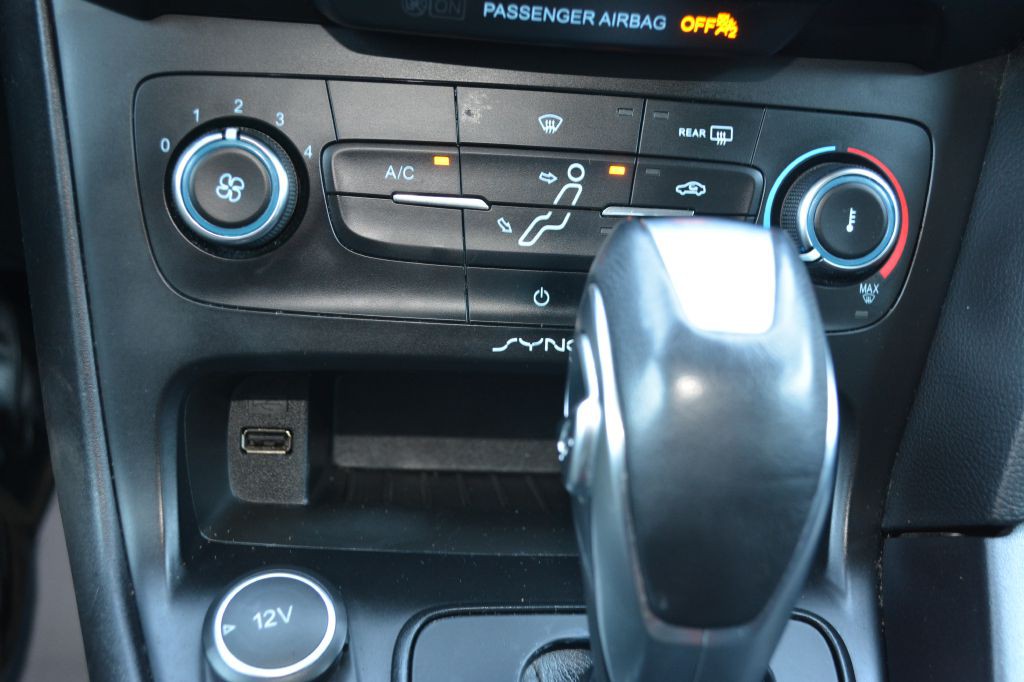 2016 Ford Focus Image 20
