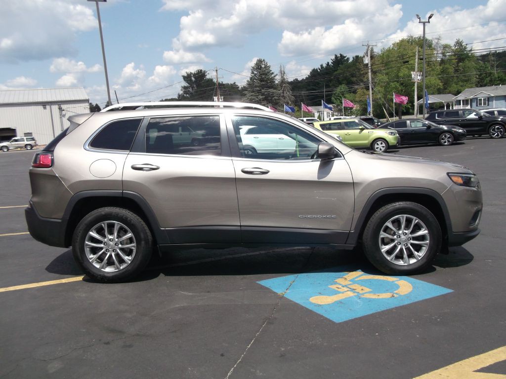 2021 Jeep Cherokee Image 3
