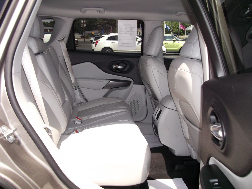 2021 Jeep Cherokee Image 6