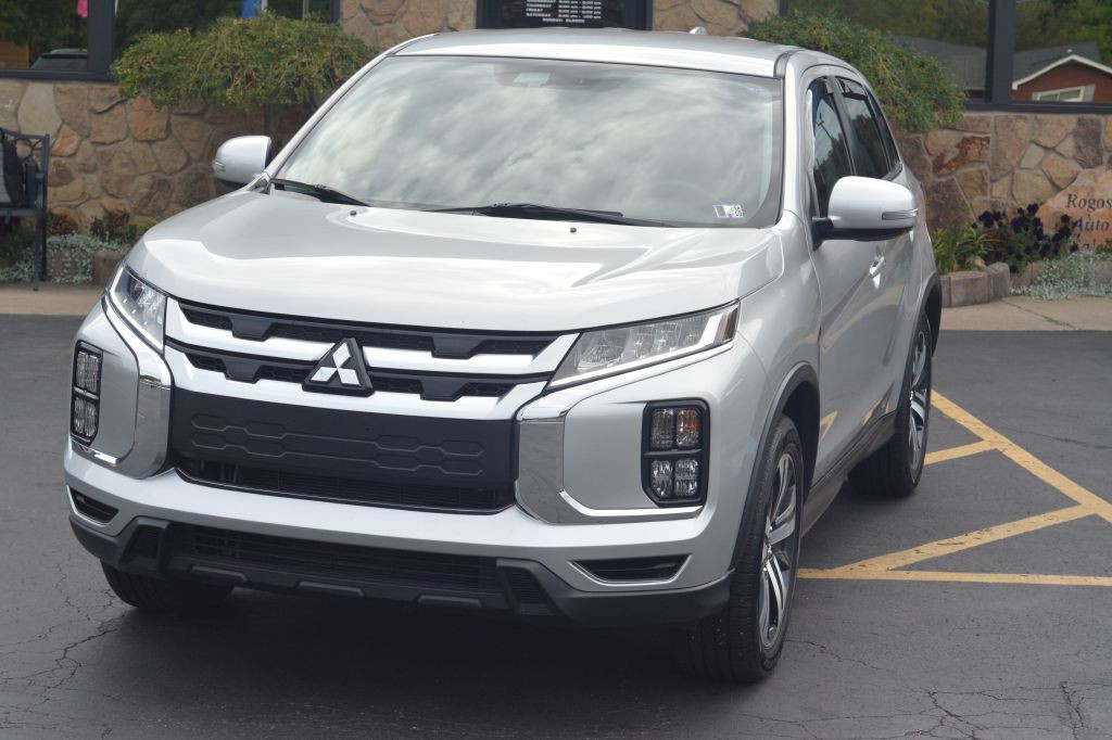 2021 Mitsubishi Outlander Image 1