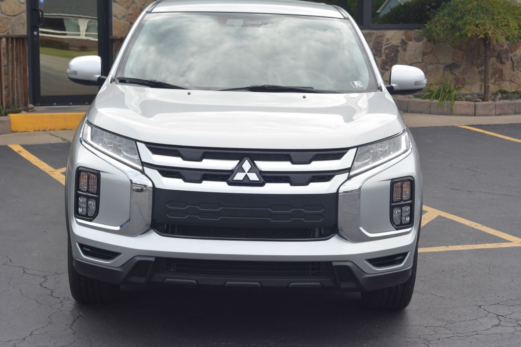 2021 Mitsubishi Outlander Image 2