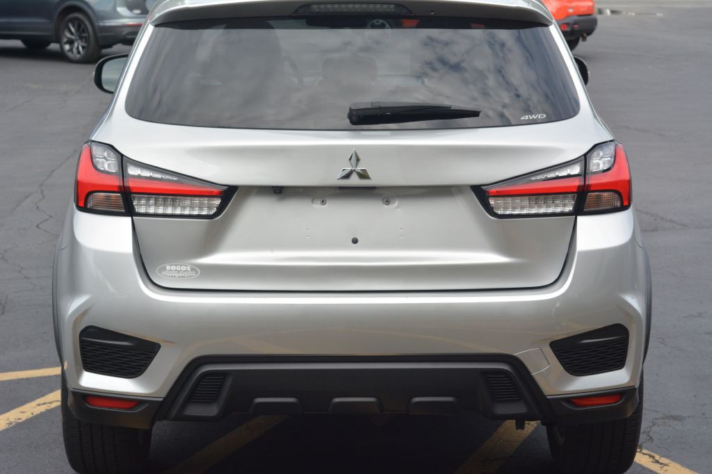 2021 Mitsubishi Outlander Image 4