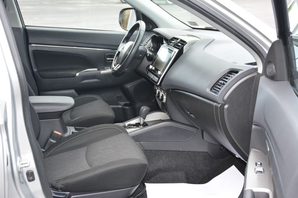 2021 Mitsubishi Outlander Image 6