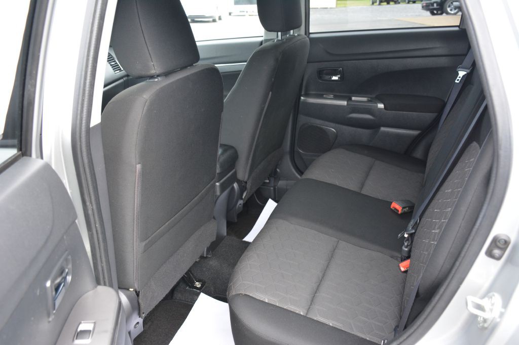 2021 Mitsubishi Outlander Image 9