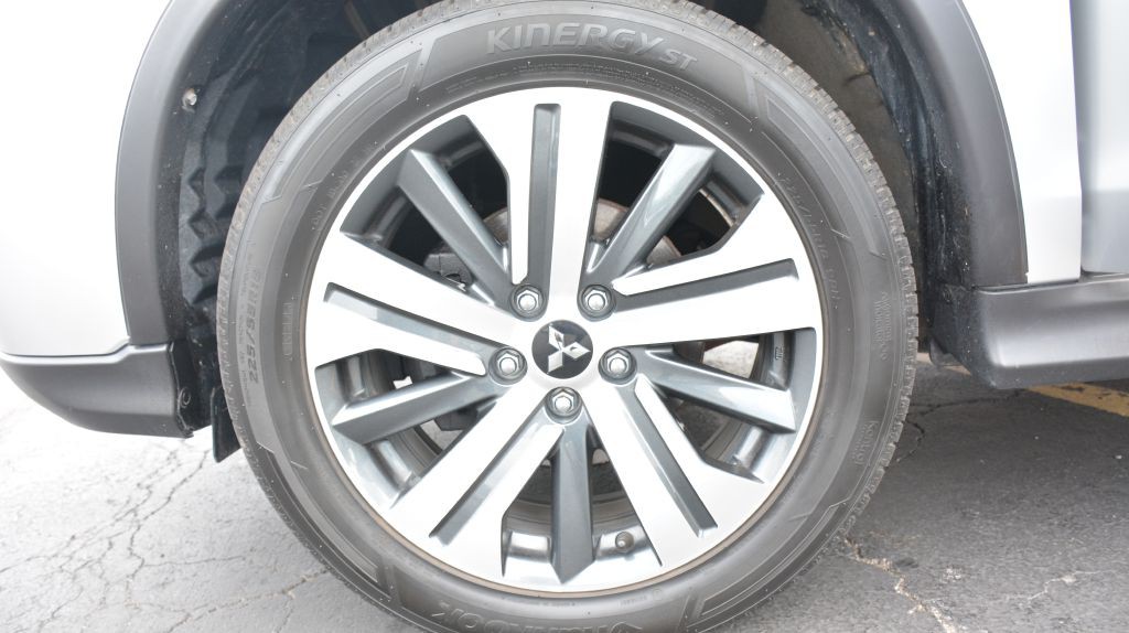 2021 Mitsubishi Outlander Image 12