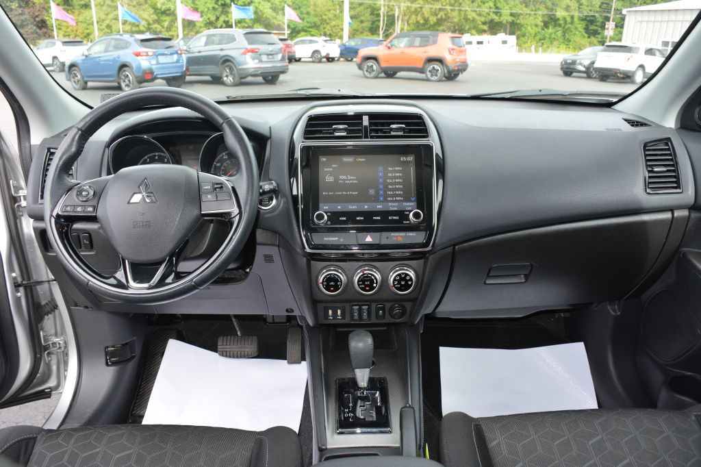 2021 Mitsubishi Outlander Image 14