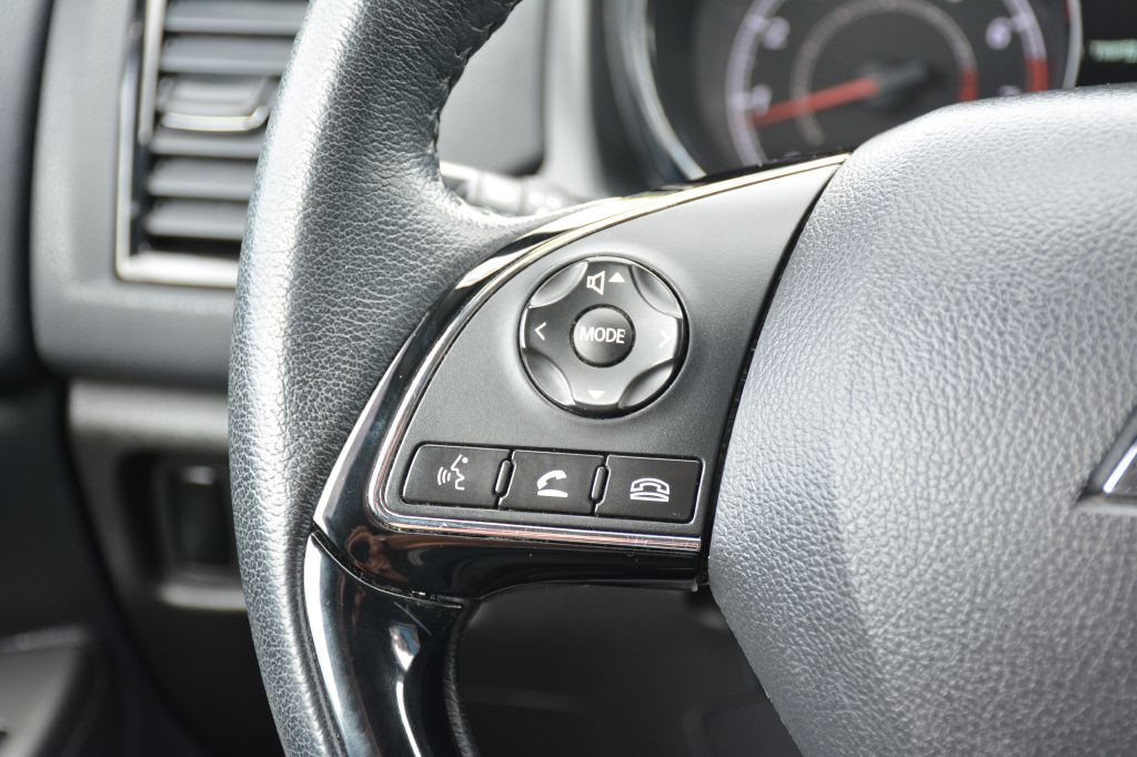 2021 Mitsubishi Outlander Image 16