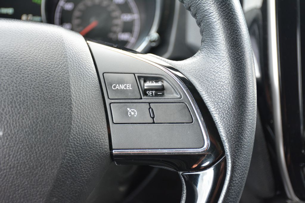 2021 Mitsubishi Outlander Image 17