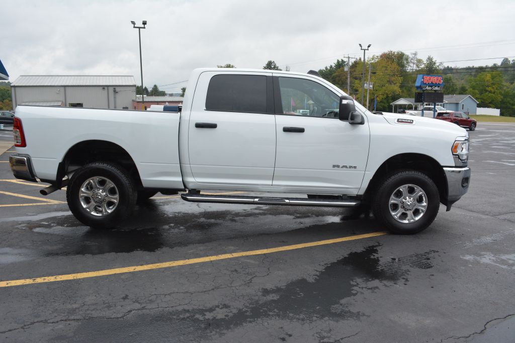 2024 RAM 2500 Image 3