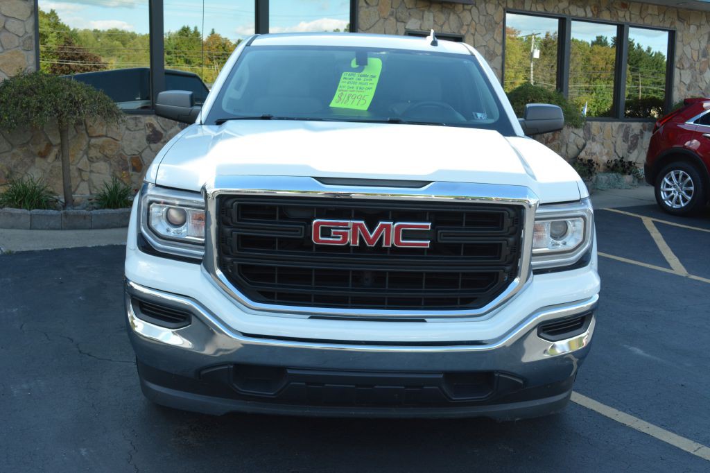 2017 GMC Sierra Image 2