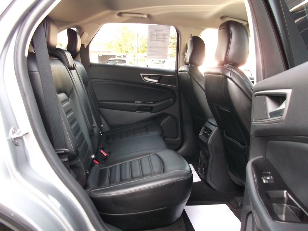 2020 Ford Edge Image 7