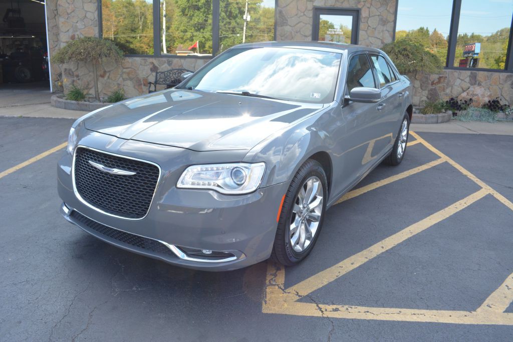 2019 Chrysler 300 Image 1