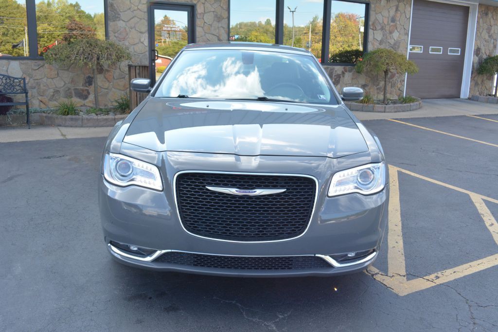 2019 Chrysler 300 Image 2