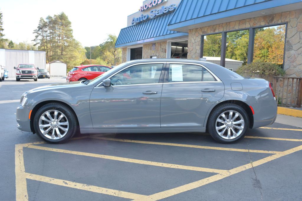 2019 Chrysler 300 Image 5