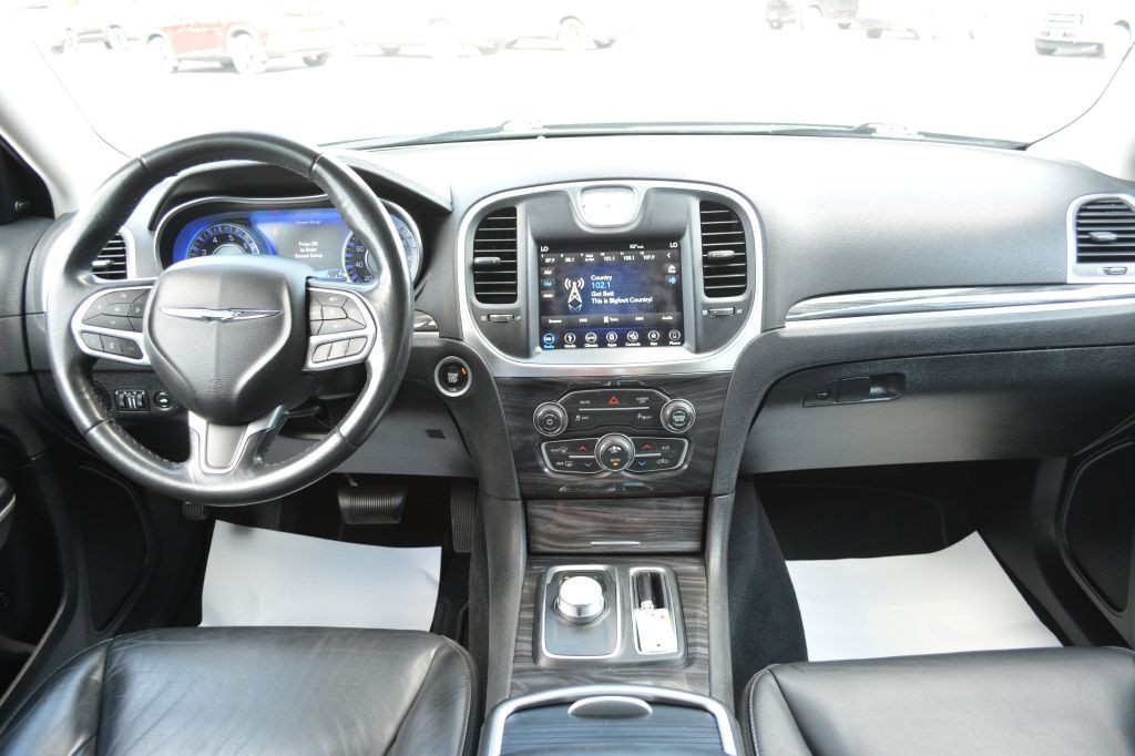 2019 Chrysler 300 Image 13
