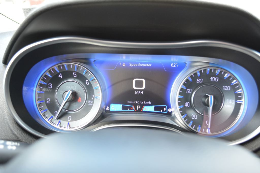 2019 Chrysler 300 Image 16
