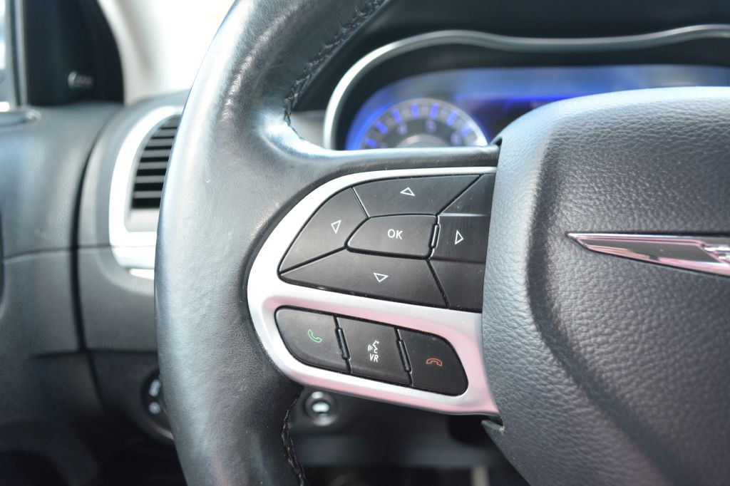 2019 Chrysler 300 Image 17