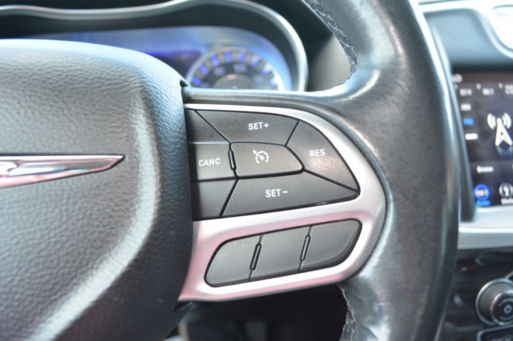 2019 Chrysler 300 Image 18