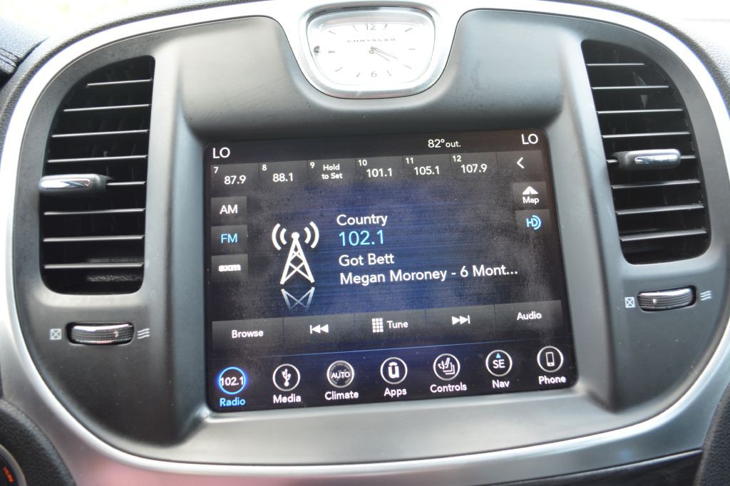 2019 Chrysler 300 Image 19