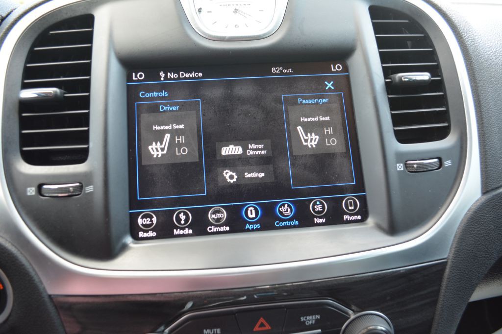 2019 Chrysler 300 Image 22