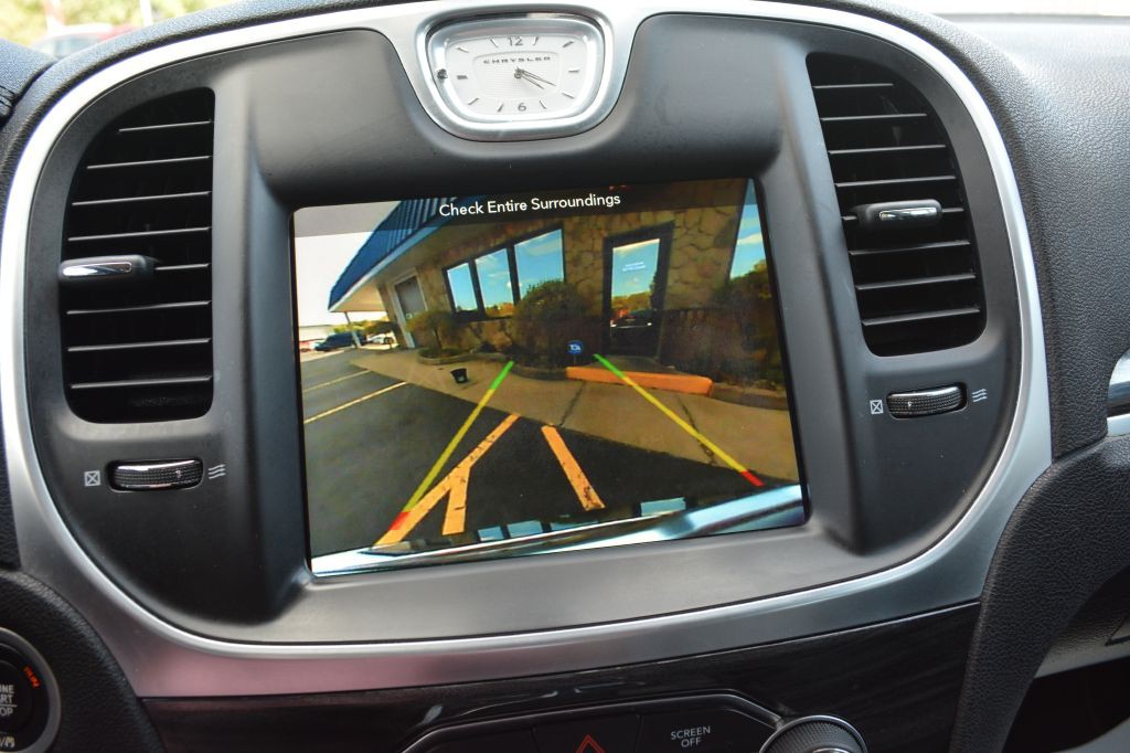 2019 Chrysler 300 Image 24