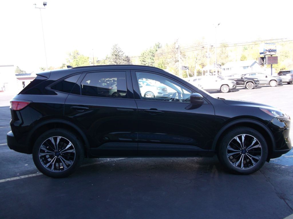 2022 Ford Escape Image 3