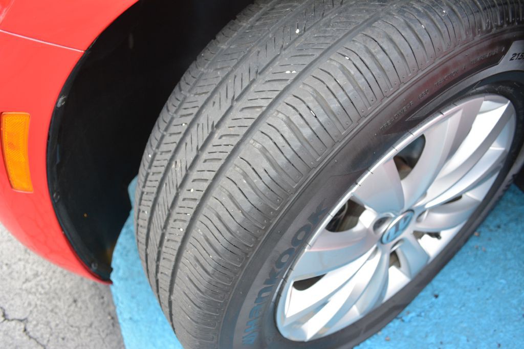 2019 Volkswagen Beetle Image 6