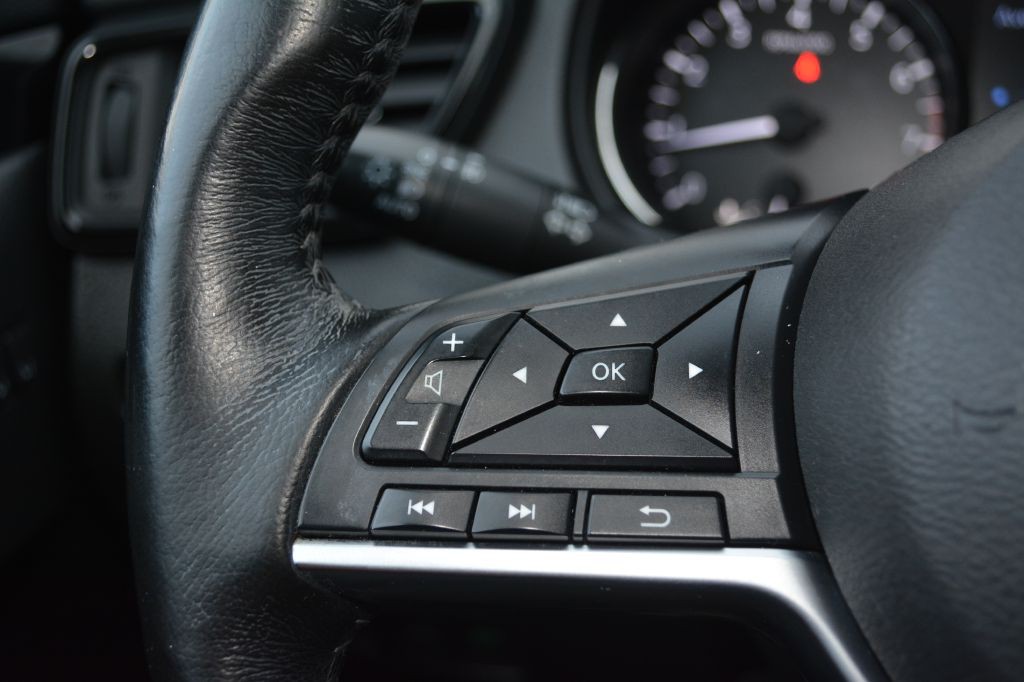 2017 Nissan Rogue Image 17