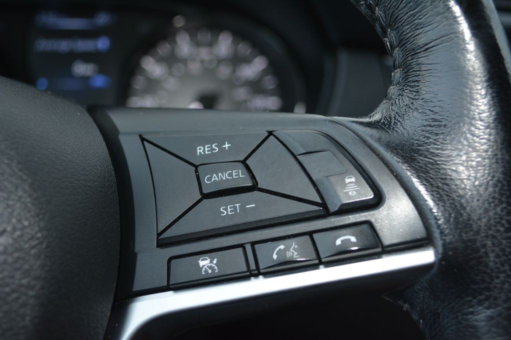 2017 Nissan Rogue Image 18