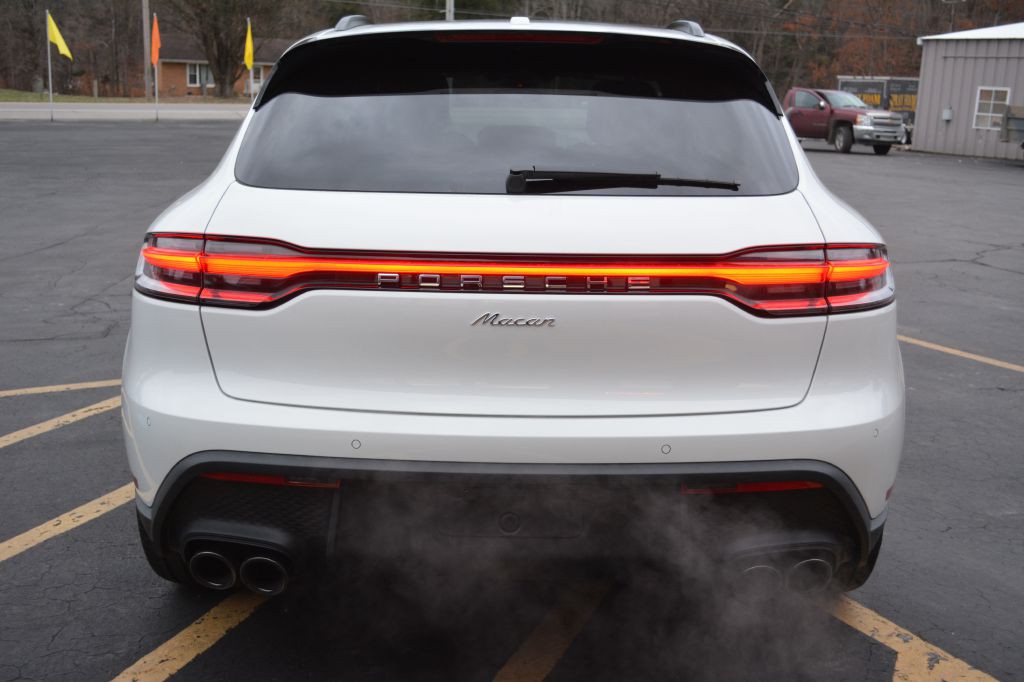 2025 Porsche Macan Image 4